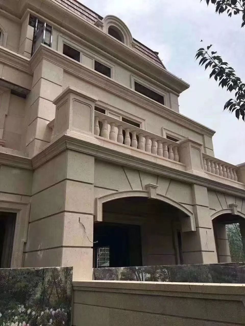 貝魯特（溫莎米黃）大理石外墻裝飾應用案例欣賞