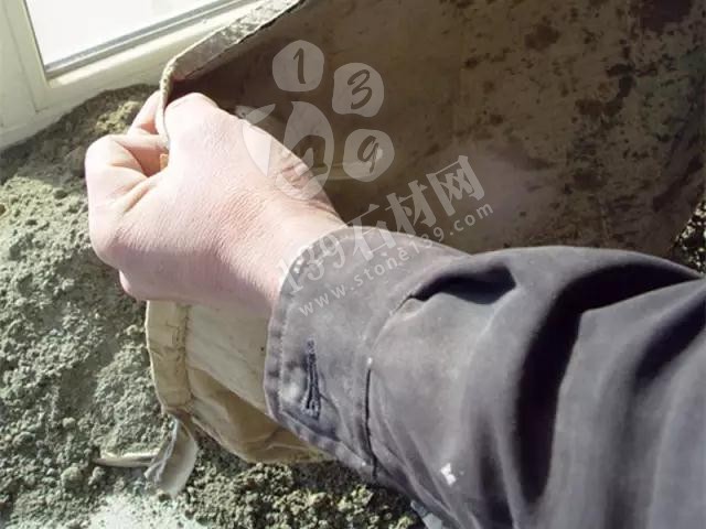 【石材家裝工藝】紫羅紅大理石窗臺板的安裝全過程