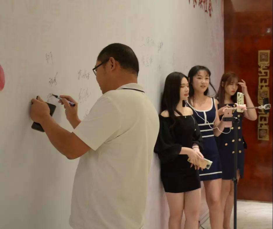 第二屆石材機(jī)械輔料工具商家聯(lián)誼會(huì)在福建水頭圓滿舉行