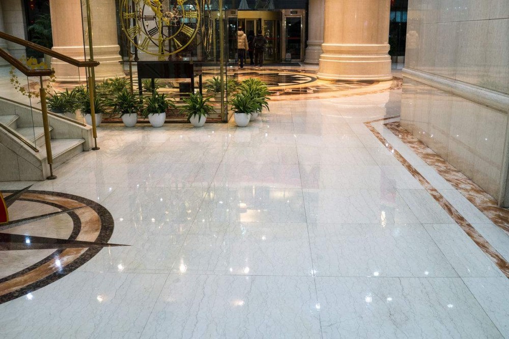 地面鋪設用傳統地磚（瓷磚）還是大理石？看完應該知道如何選擇了