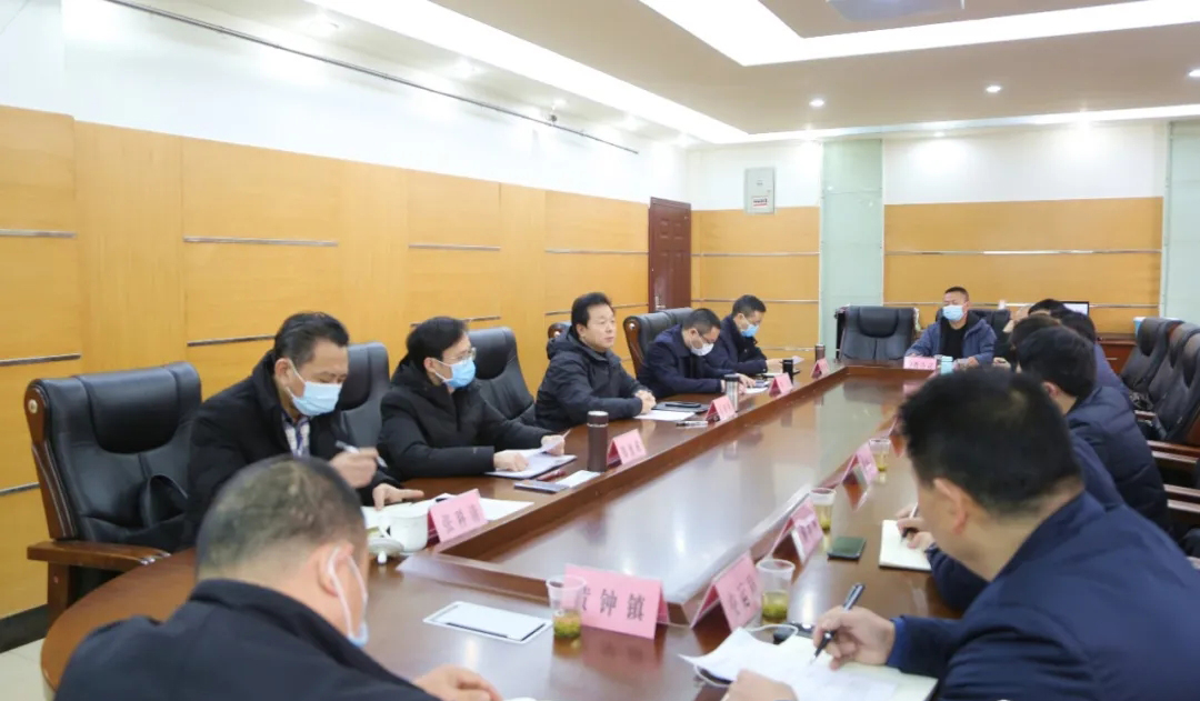 四川達州萬源市委書記吳曉勇主持召開石材城道路建設專題會議