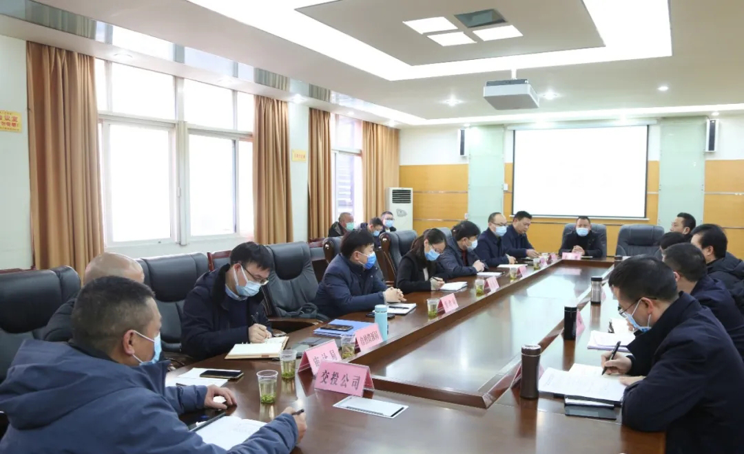 四川達州萬源市委書記吳曉勇主持召開石材城道路建設專題會議